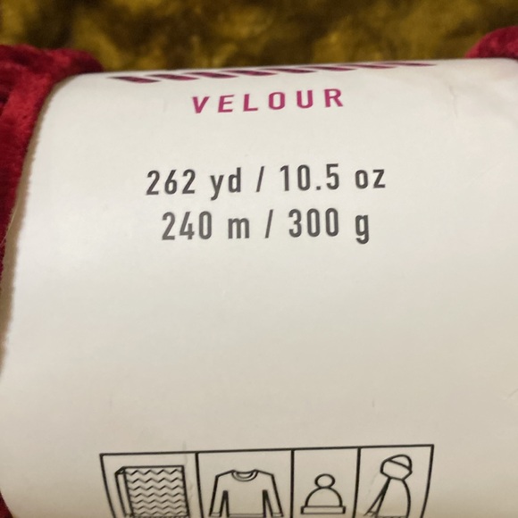 Burgundy Velour Velvet Yarn Big Twist - Picture 6 of 6